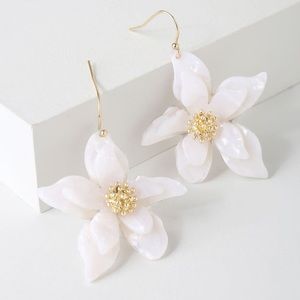 LULU’S Riya Gold and White Flower Earrings